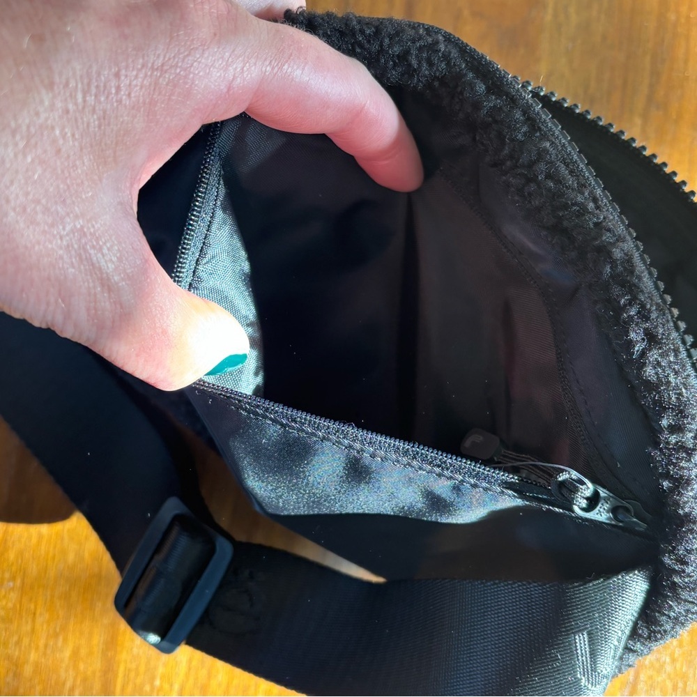 Lole Black Fuzzy Bag New 148 - Picture 6 of 6